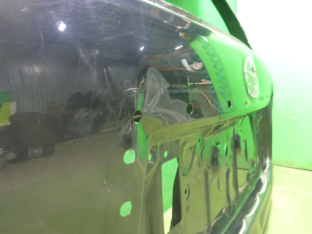 Дверь багажника