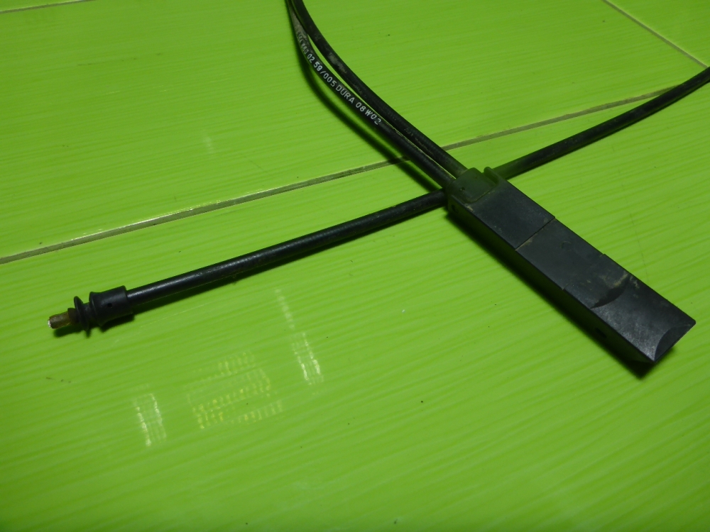 Трос открывания капота