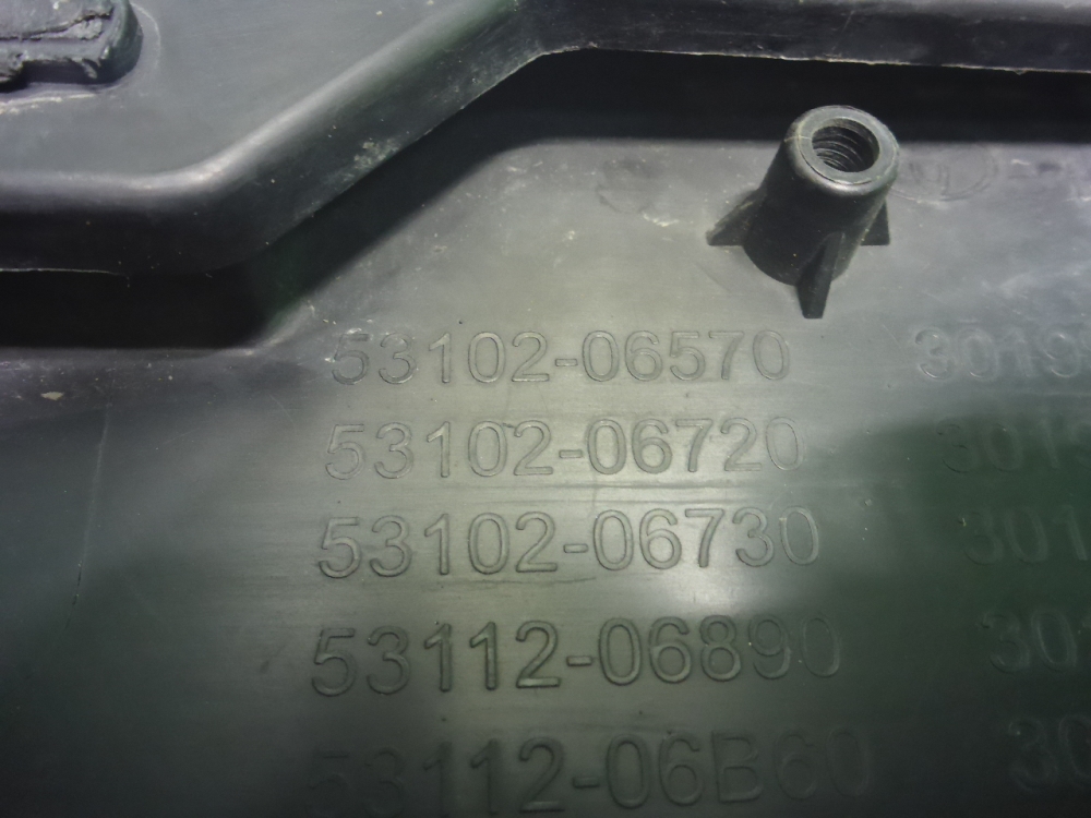 Решетка в бампер центральная