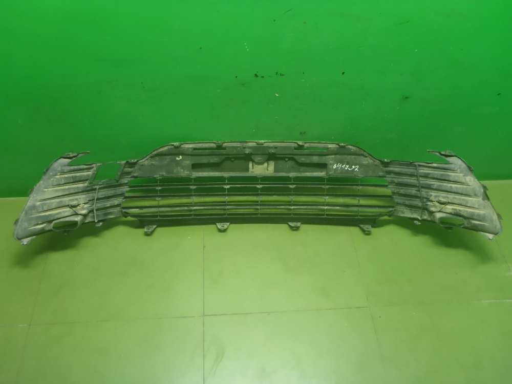 Решетка в бампер центральная