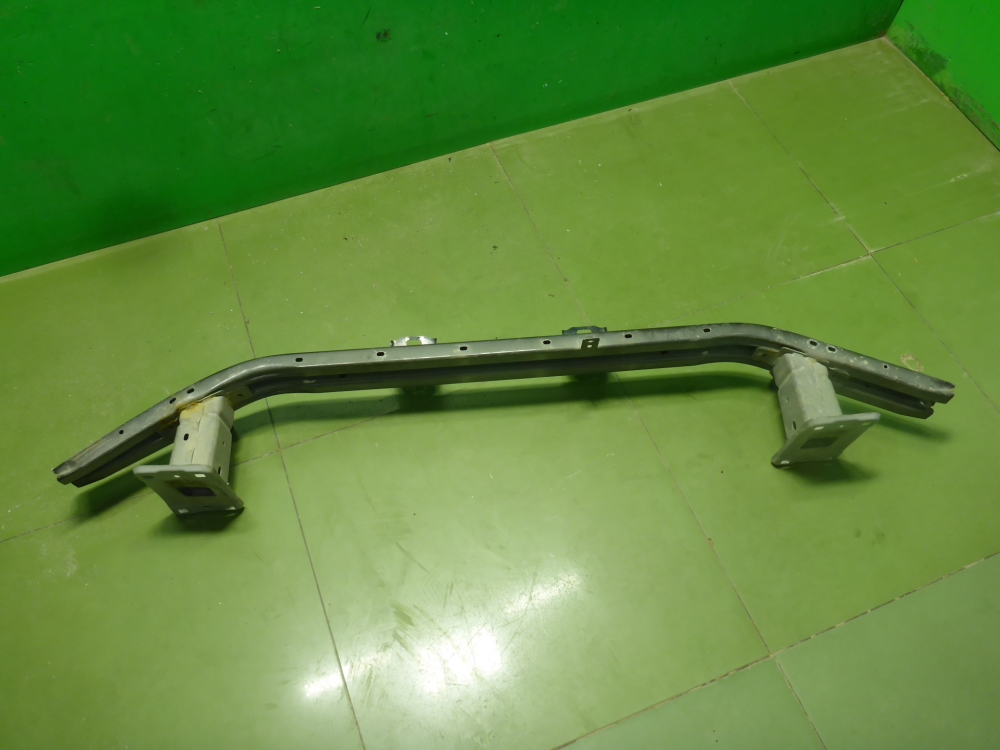 Усилитель переднего бампера