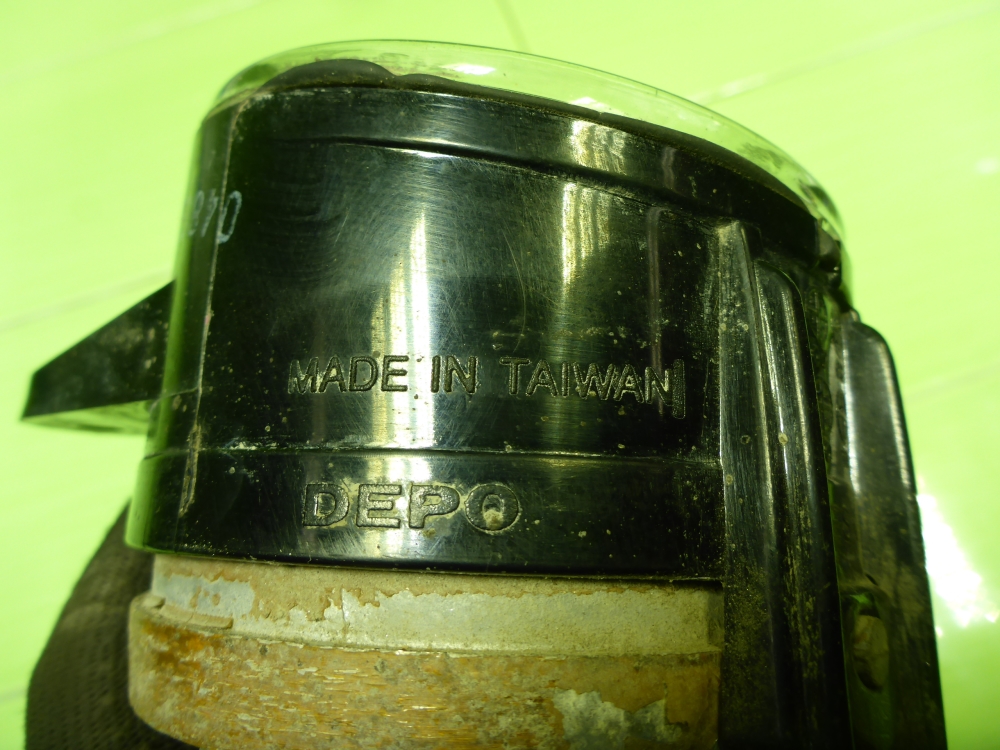 Фара противотуманная правая