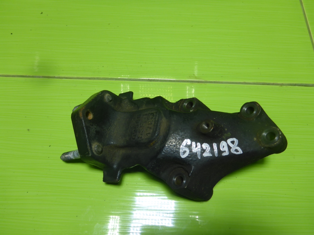 Кронштейн двигателя правый