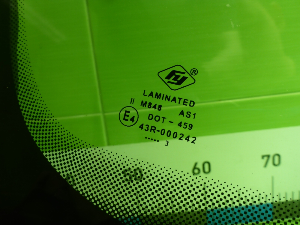 Стекло лобовое