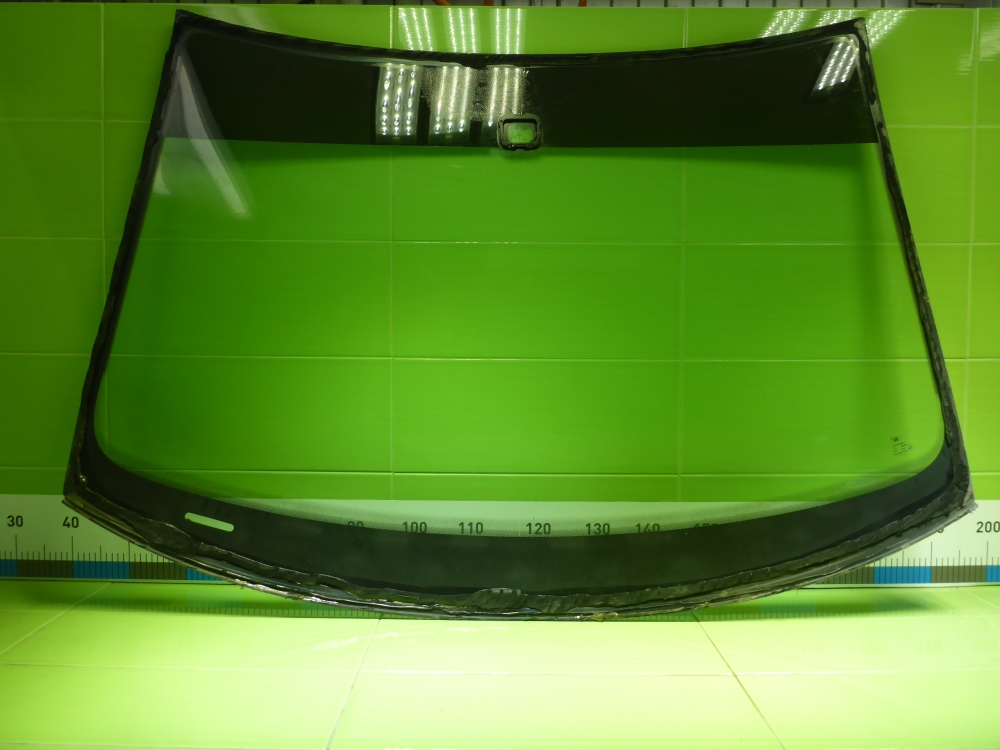 Стекло лобовое