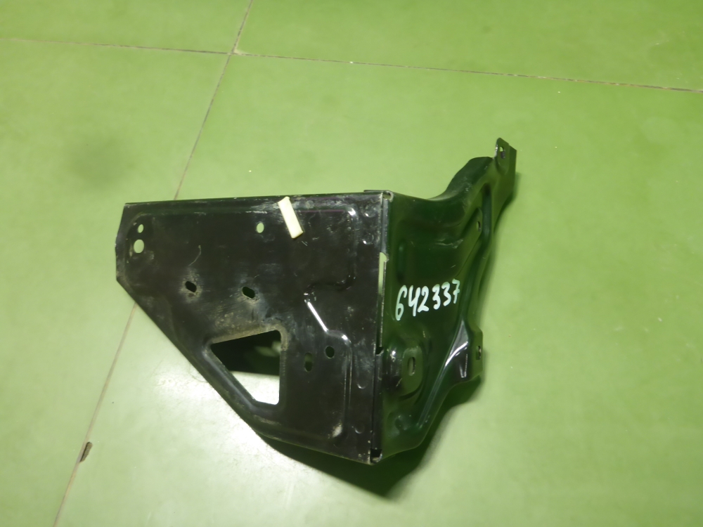 Кронштейн фар левый