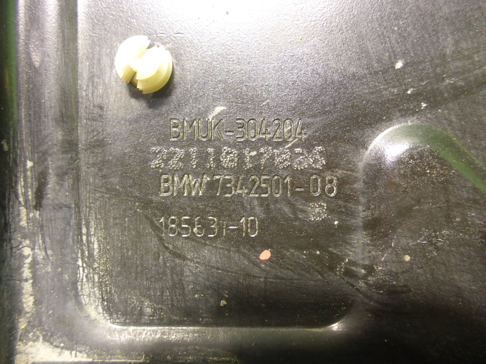 Кронштейн фар левый