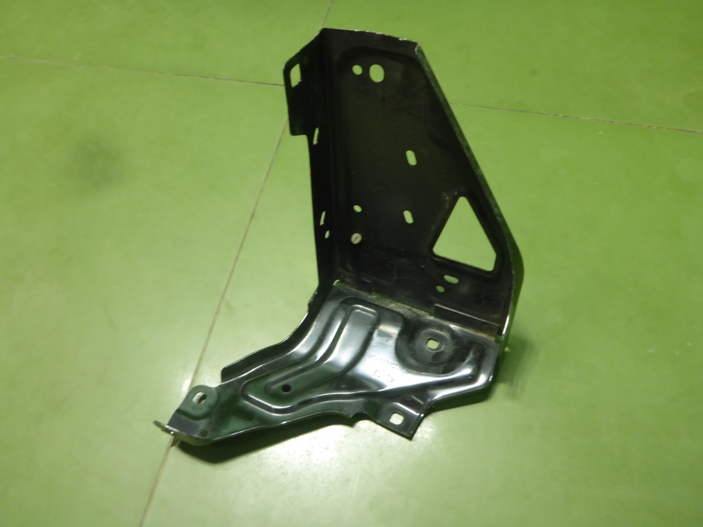 Кронштейн фар левый