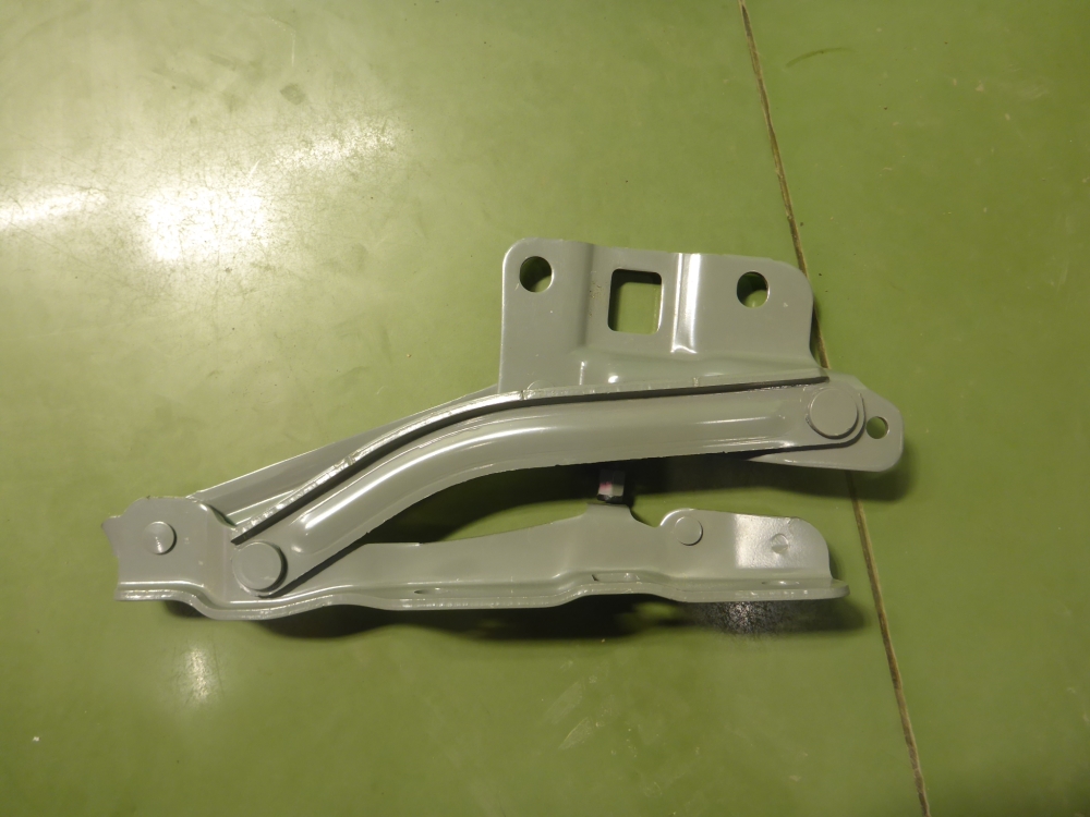 Петля капота правая