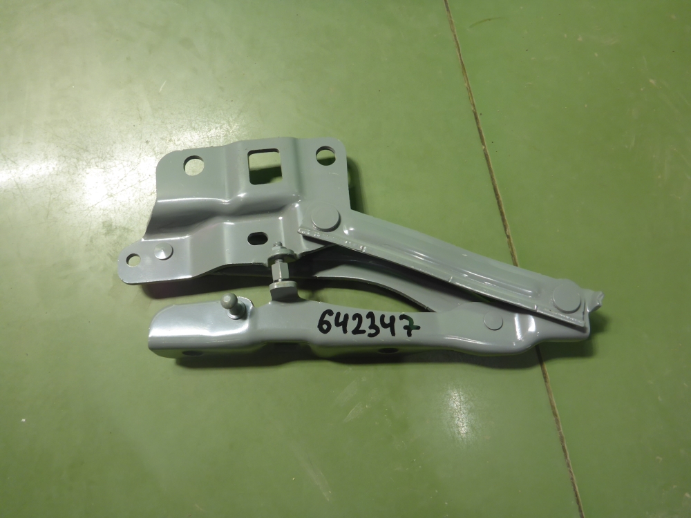 Петля капота правая