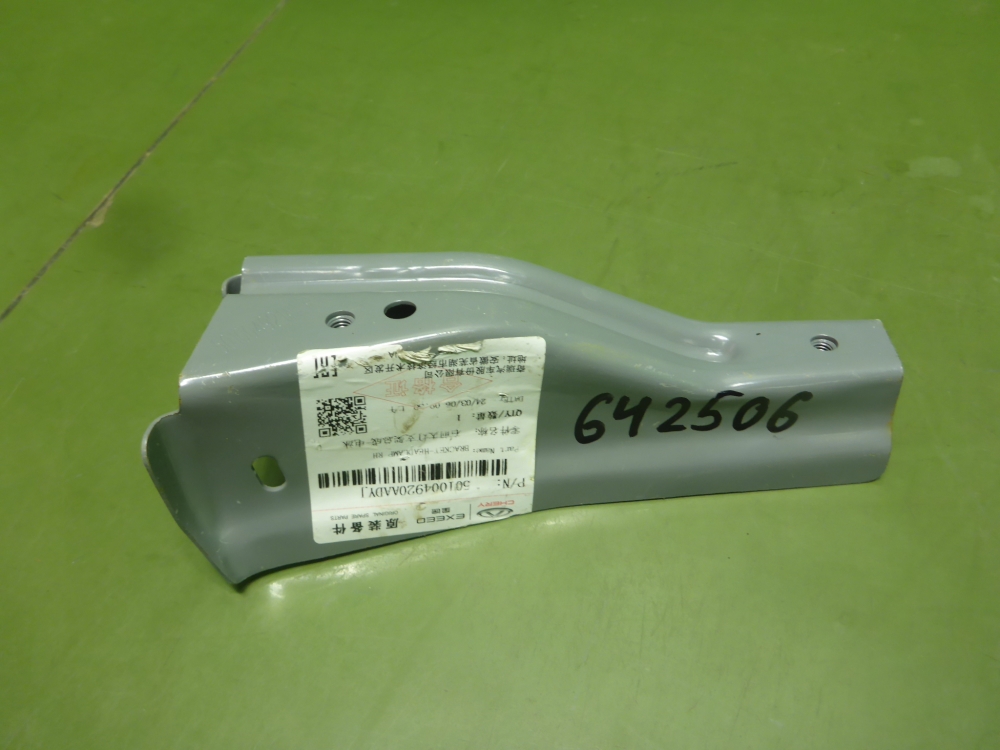 Кронштейн фар правый