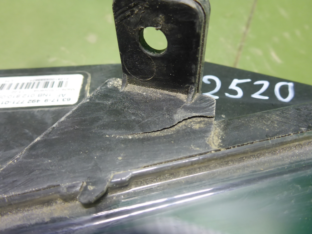 Фара противотуманная левая