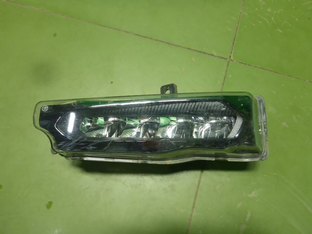 Фара противотуманная левая