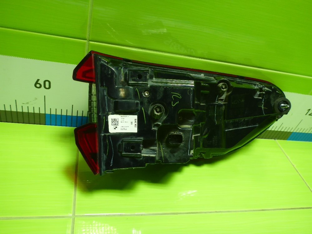 Фонарь задний наружный левый