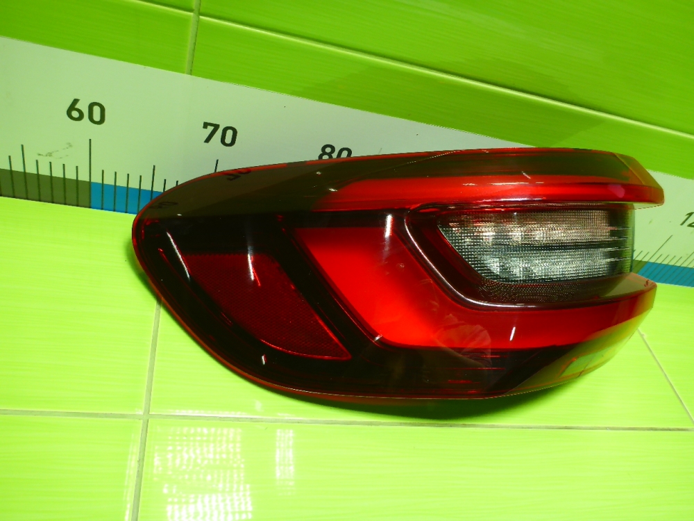 Фонарь задний наружный левый