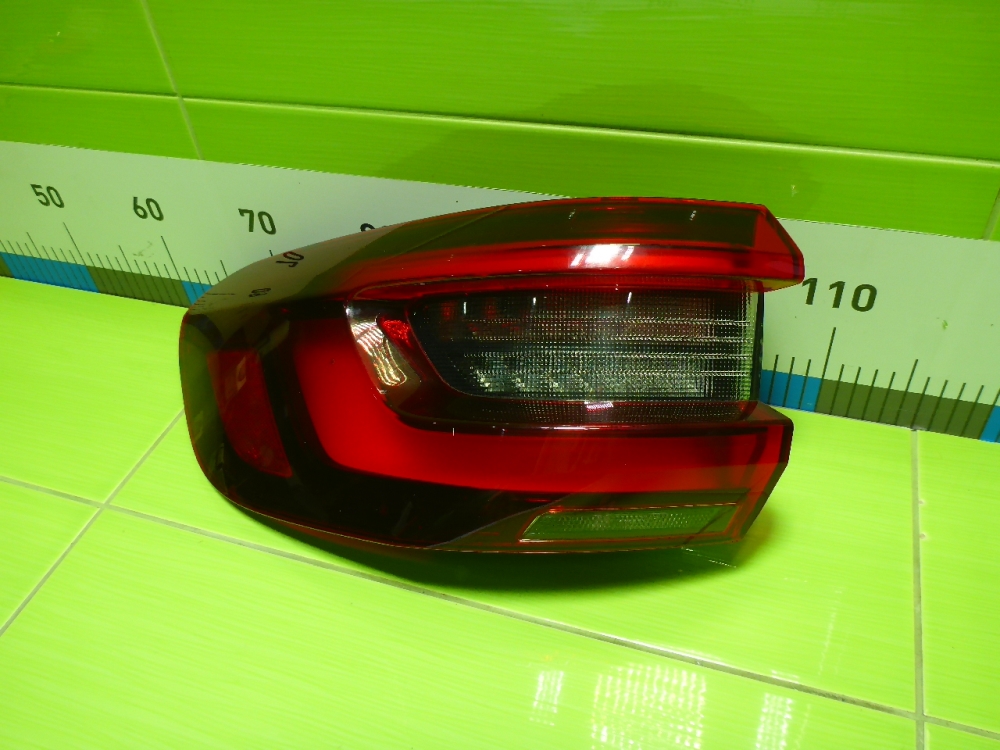 Фонарь задний наружный левый