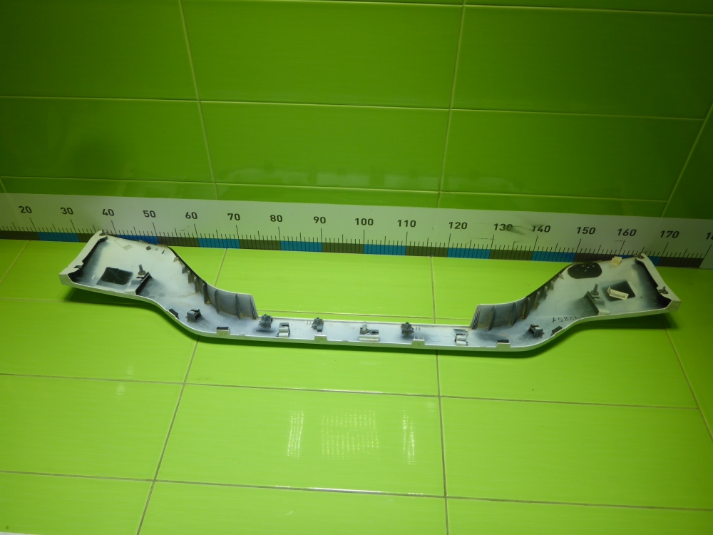 Накладка двери багажника