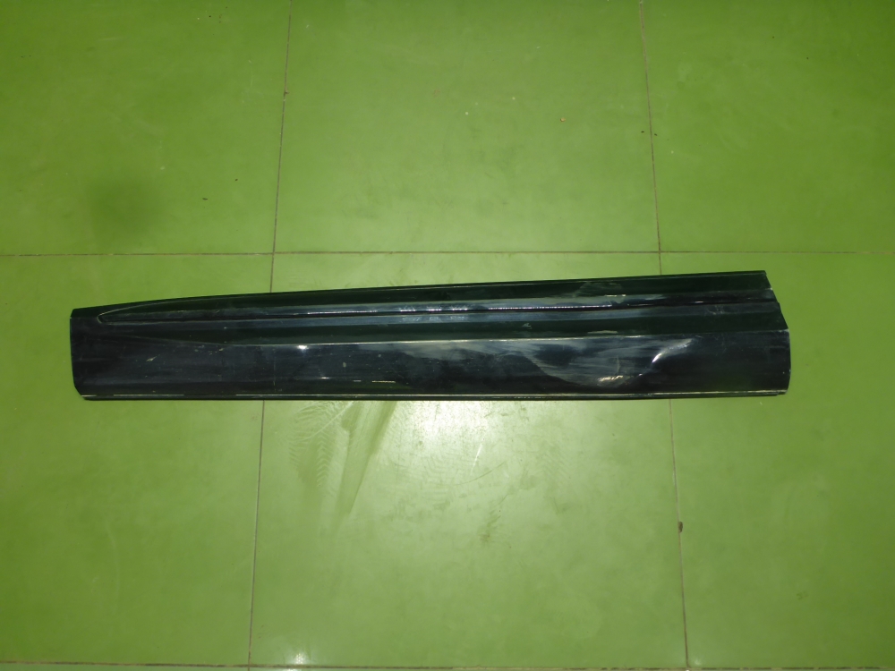 Накладка двери передней левой