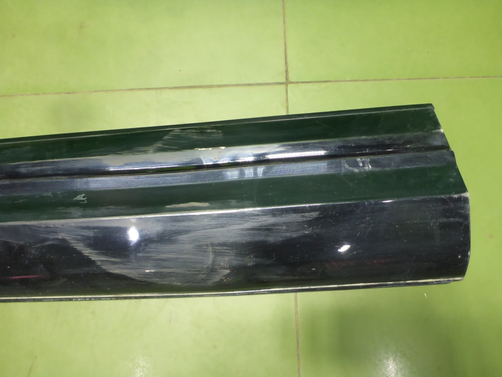 Накладка двери передней левой