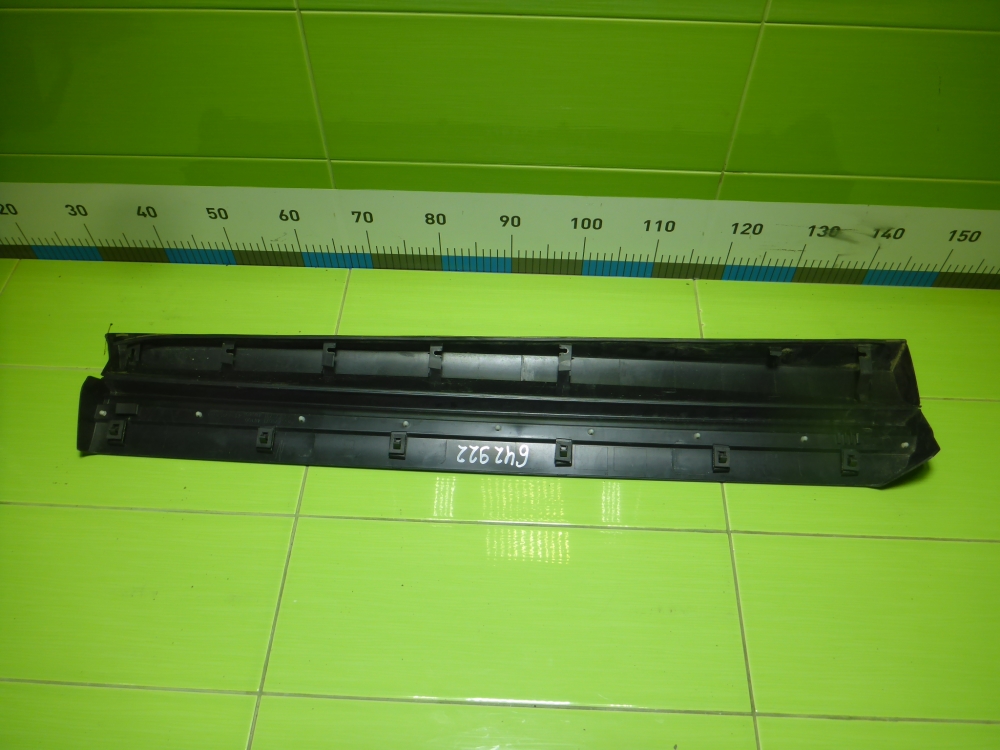 Накладка двери передней правой