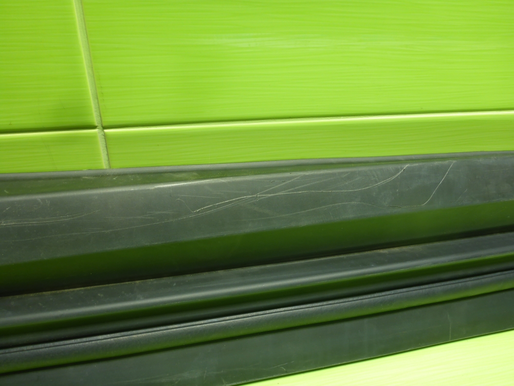 Накладка двери передней правой