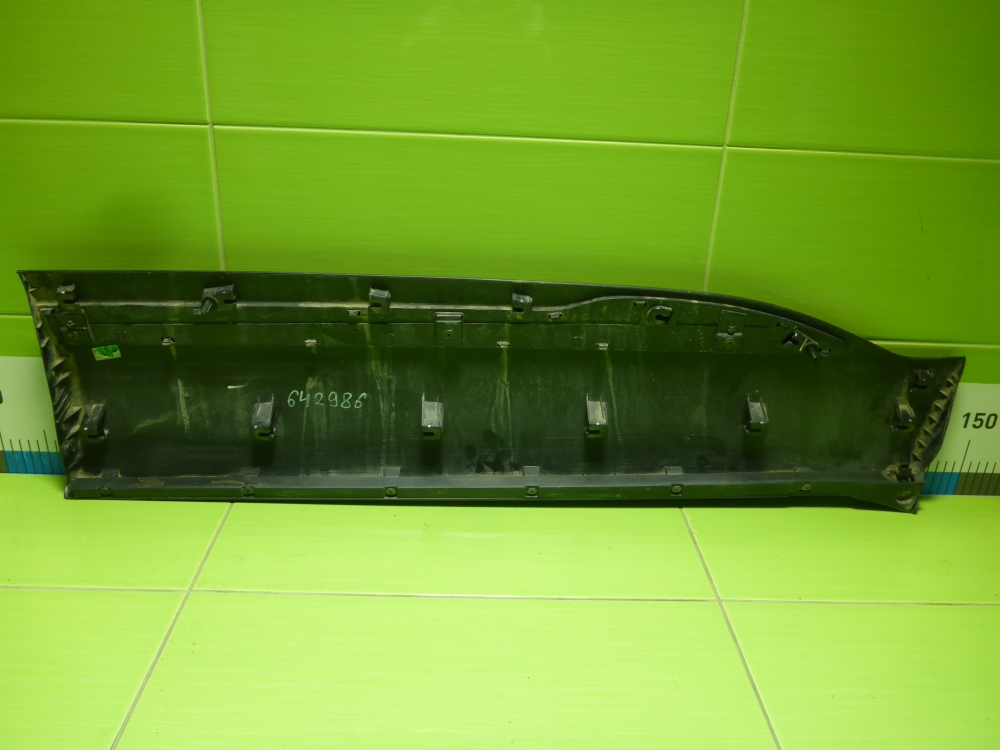 Накладка двери передней левой