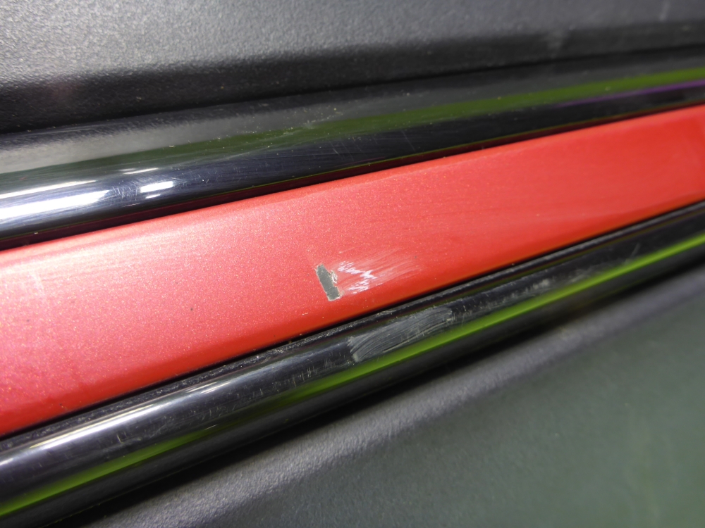 Накладка двери передней левой