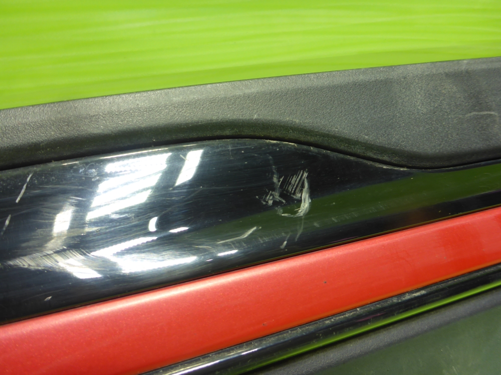 Накладка двери передней левой