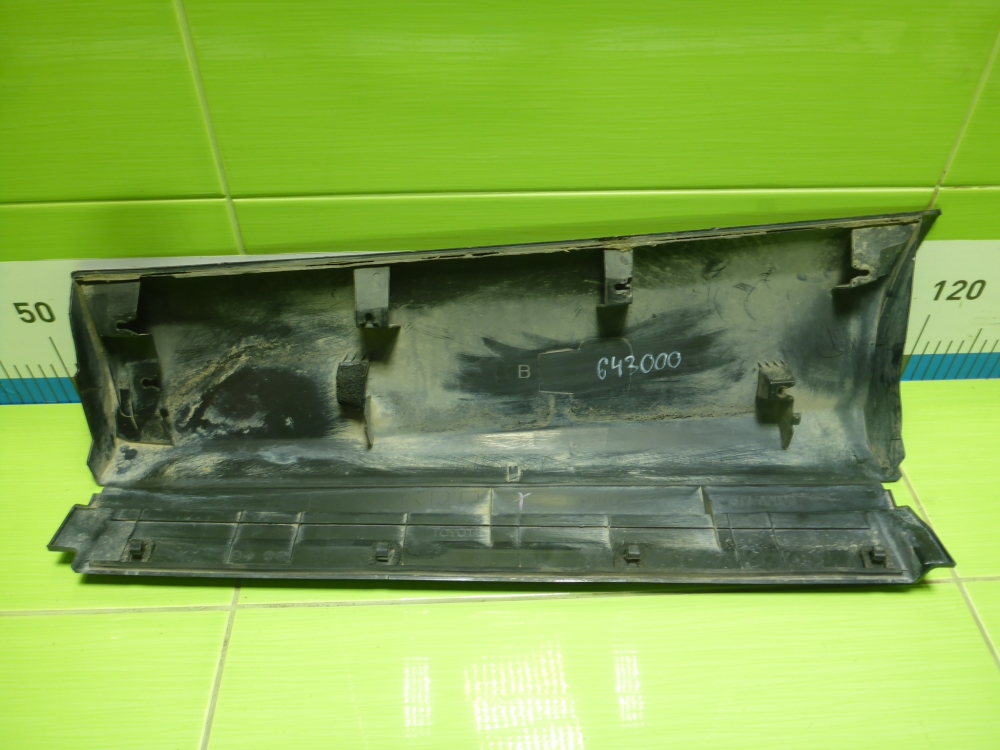 Накладка двери задней правой