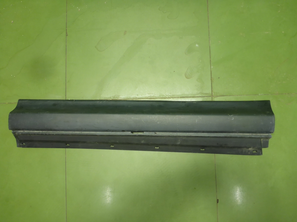 Накладка двери передней правой