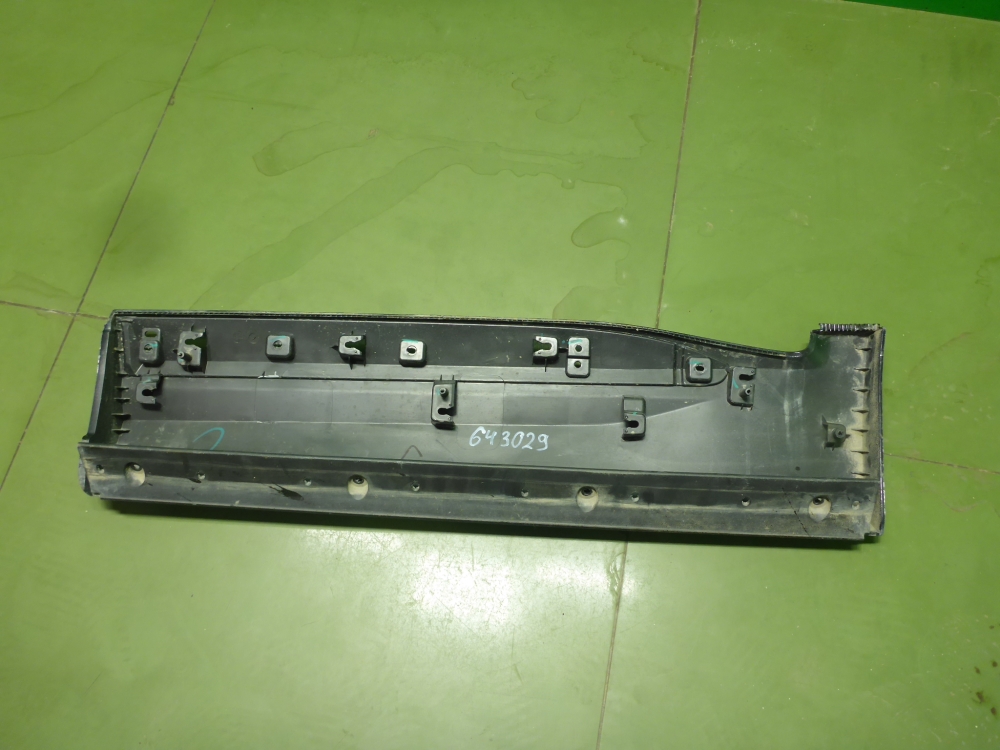 Накладка двери задней правой