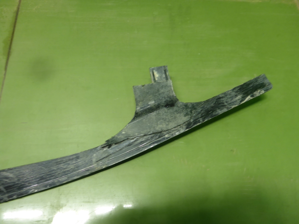 Усилитель переднего бампера