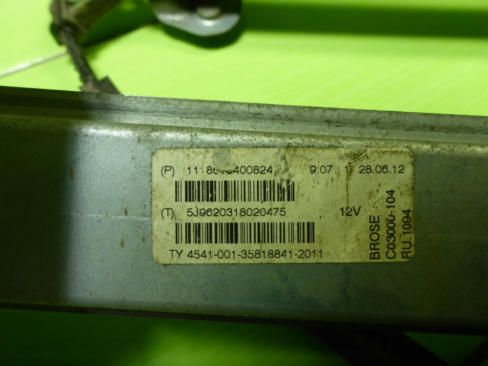 Стеклоподъемник электр. передний правый