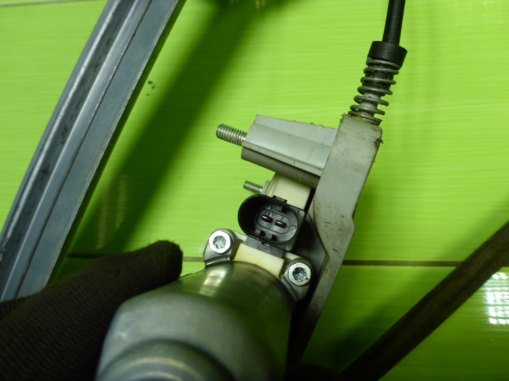 Стеклоподъемник электр. передний правый