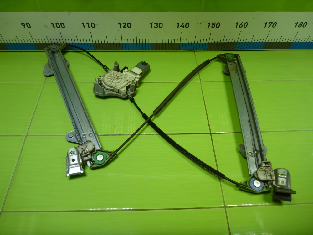 Стеклоподъемник электр. передний правый