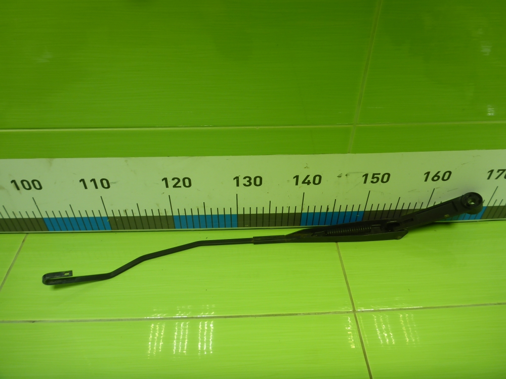 Поводок стеклоочистителя передний правый