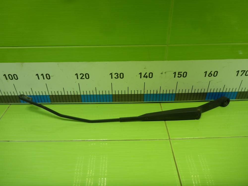 Поводок стеклоочистителя передний правый