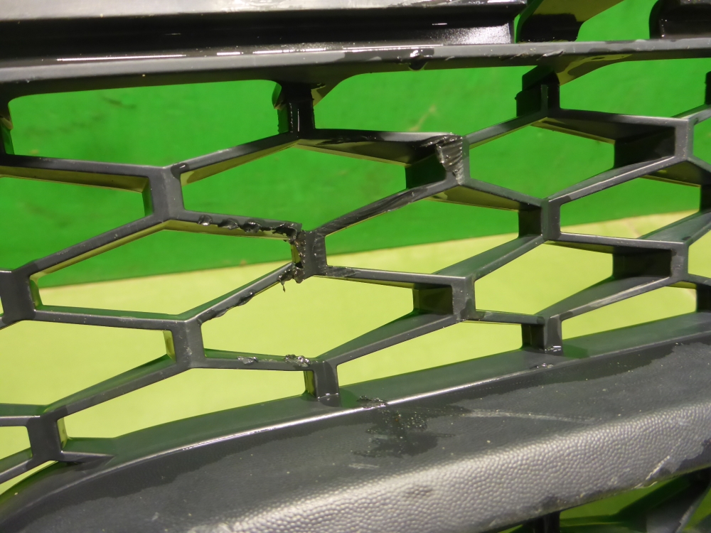 Решетка в бампер центральная