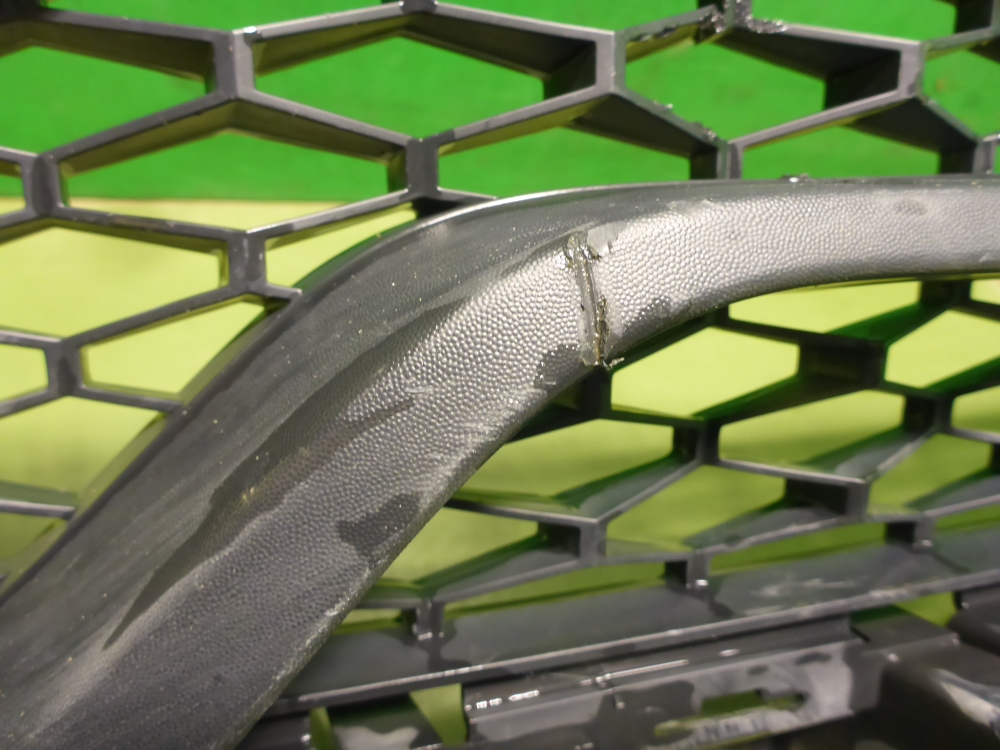 Решетка в бампер центральная