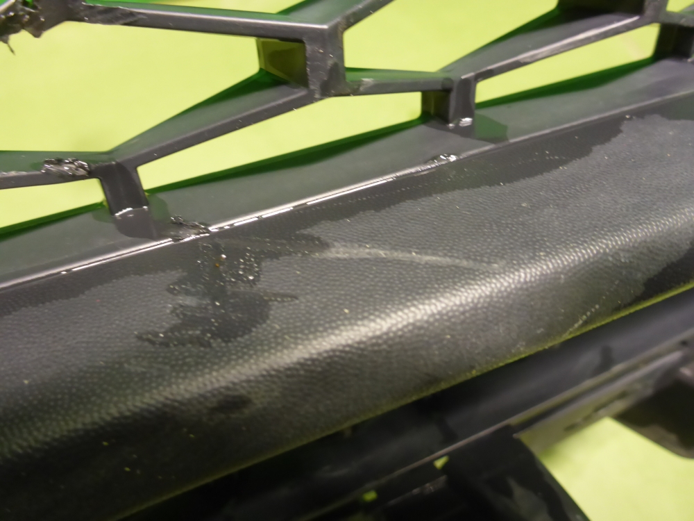 Решетка в бампер центральная