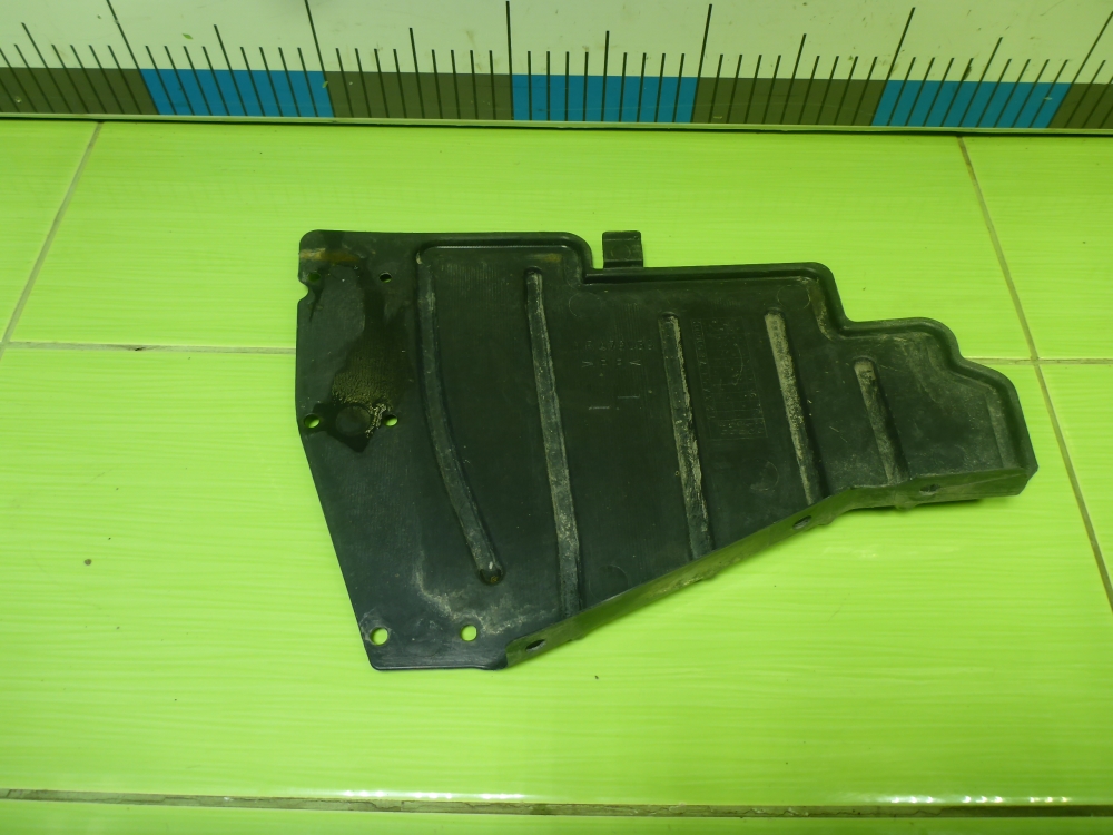 Пыльник двигателя боковой левый