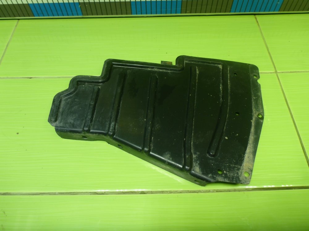 Пыльник двигателя боковой левый