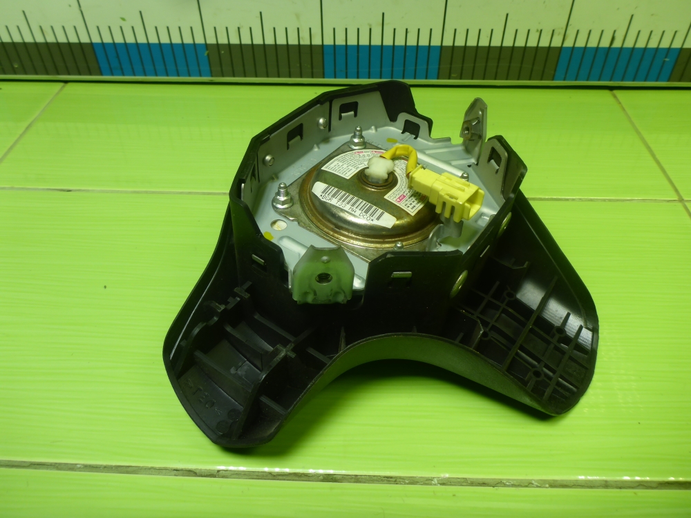 Подушка безопасности в рулевое колесо