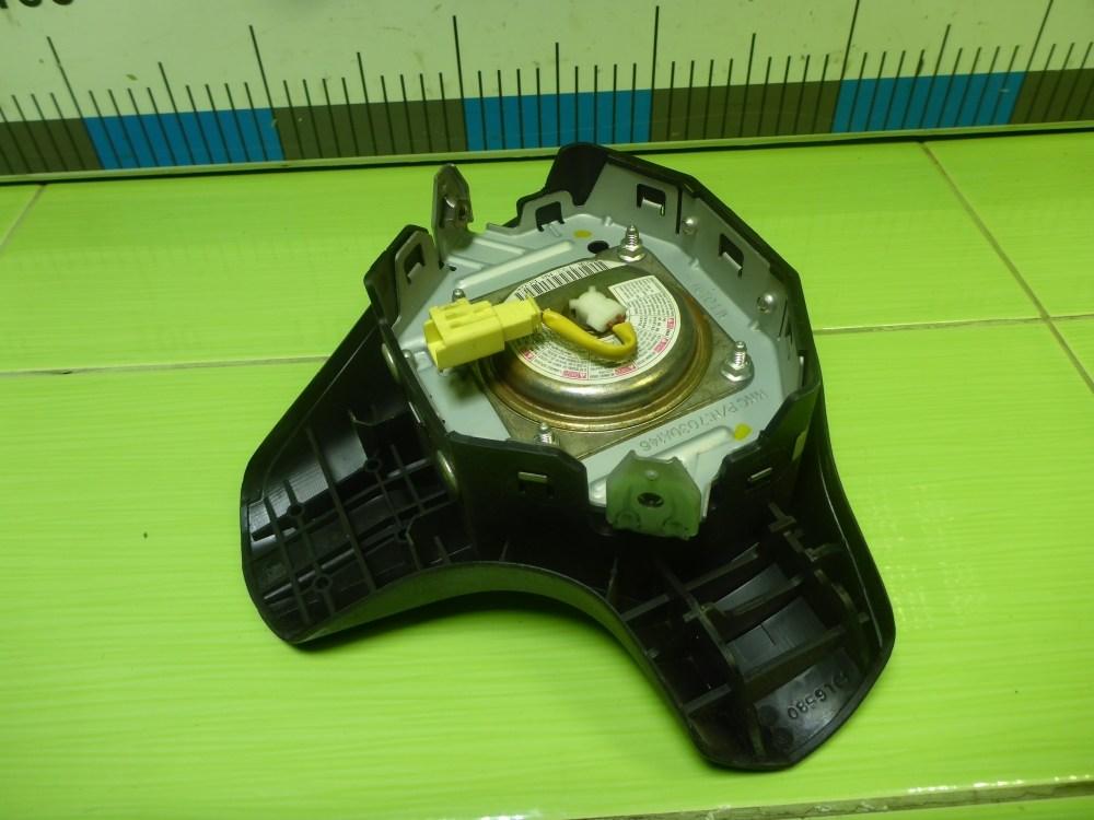 Подушка безопасности в рулевое колесо