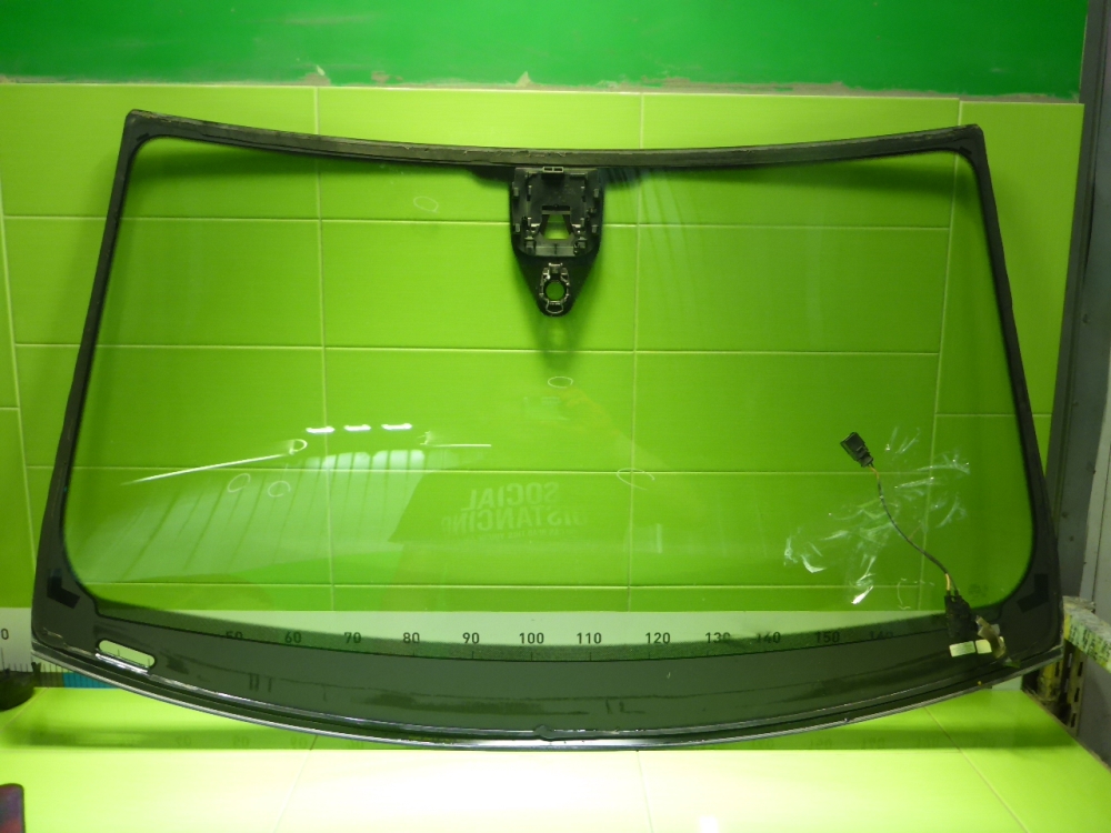 Стекло лобовое