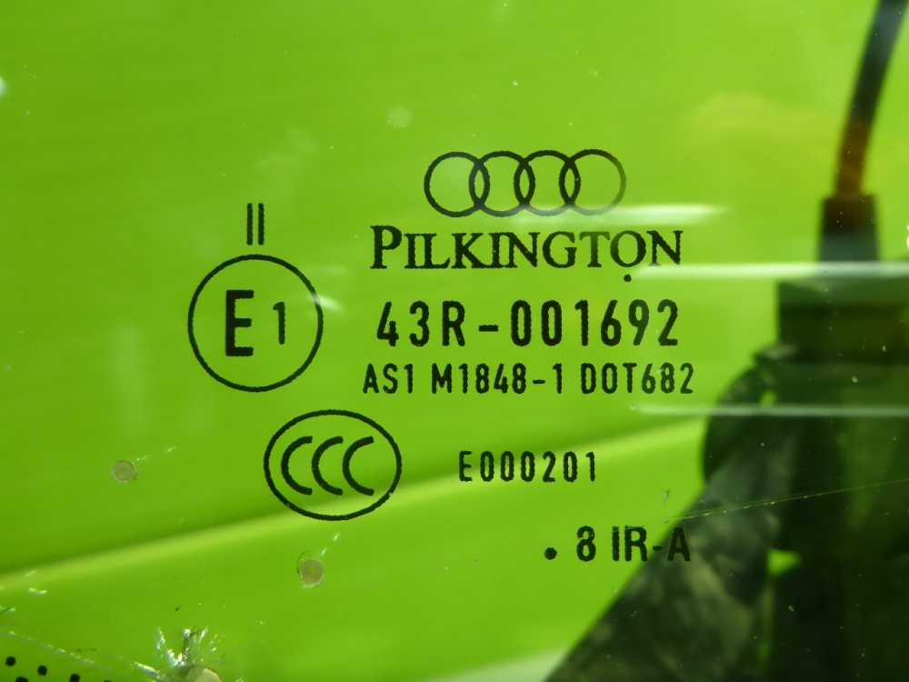 Стекло лобовое