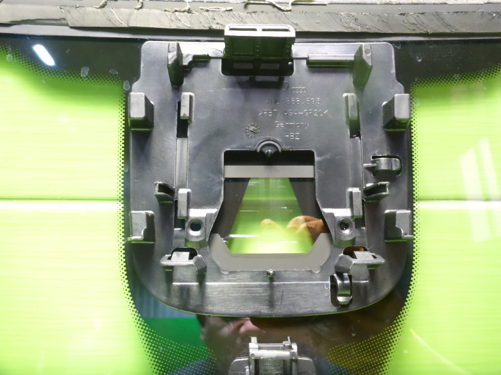 Стекло лобовое