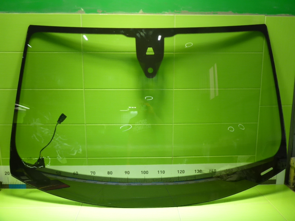 Стекло лобовое