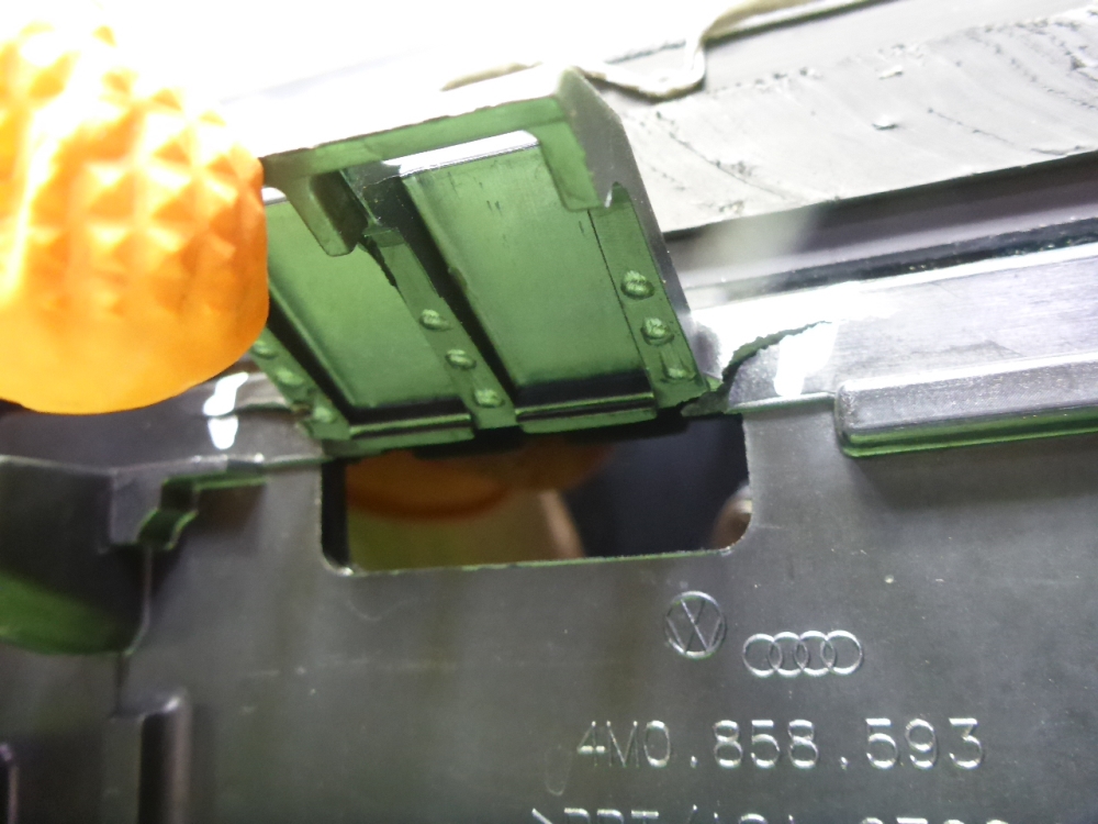 Стекло лобовое