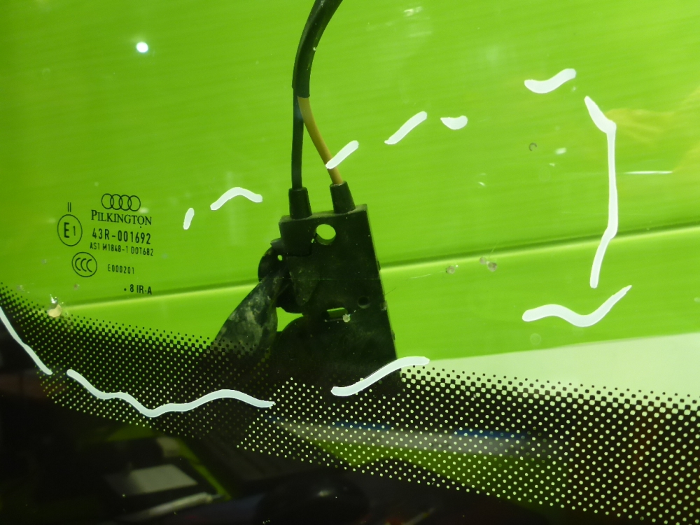 Стекло лобовое